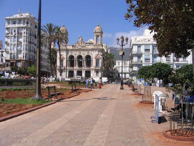 VOYAGE ORAN SEPTEMBRE 2006 10 10 sept. 06 - matin - THEATRE.JPG